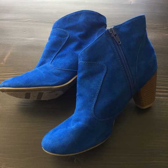 Blue suede booties - Picture 3 of 5